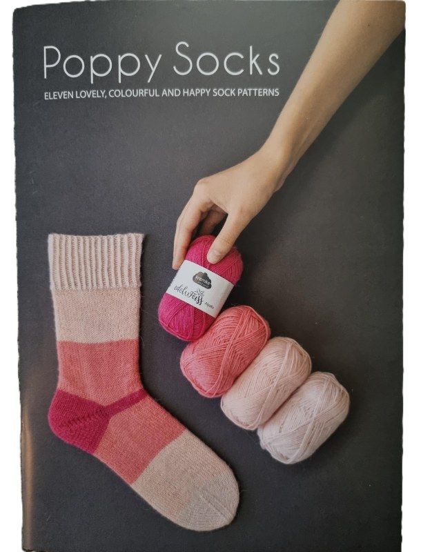 Poppy socks oppskriftshefte